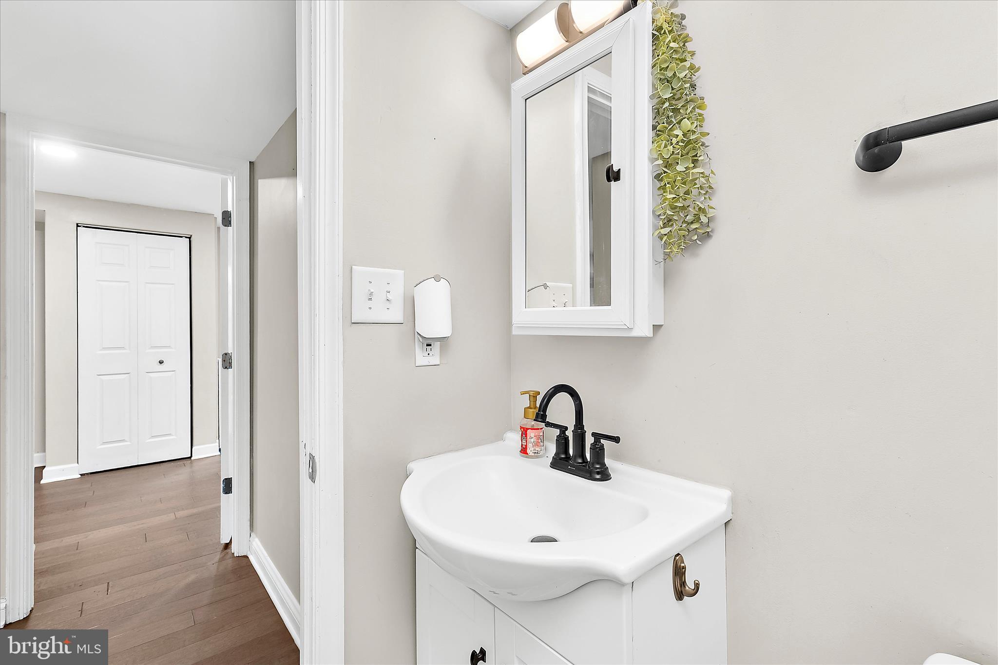 LINTHICUM OAKS - Residential