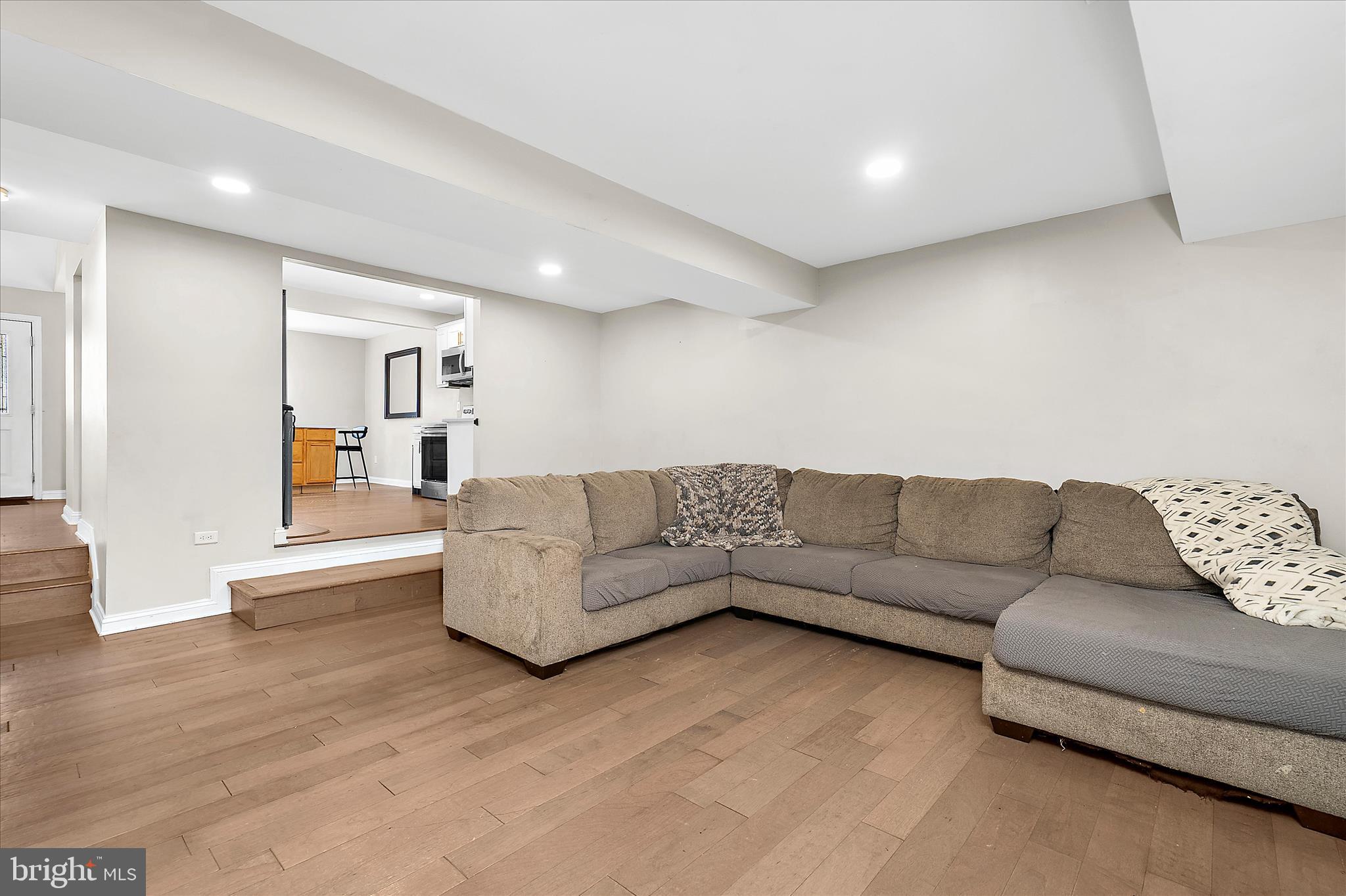LINTHICUM OAKS - Residential