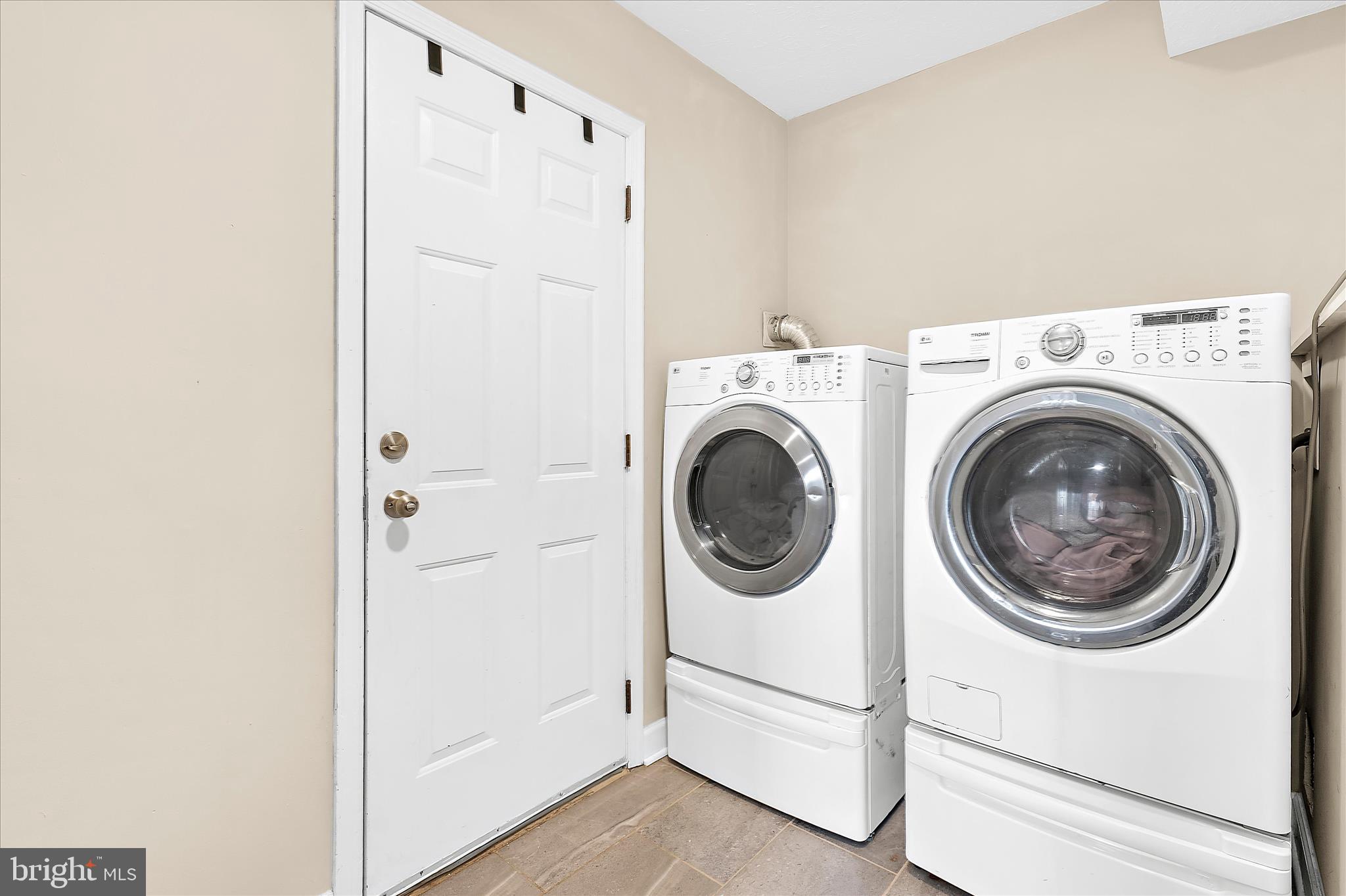 LINTHICUM OAKS - Residential