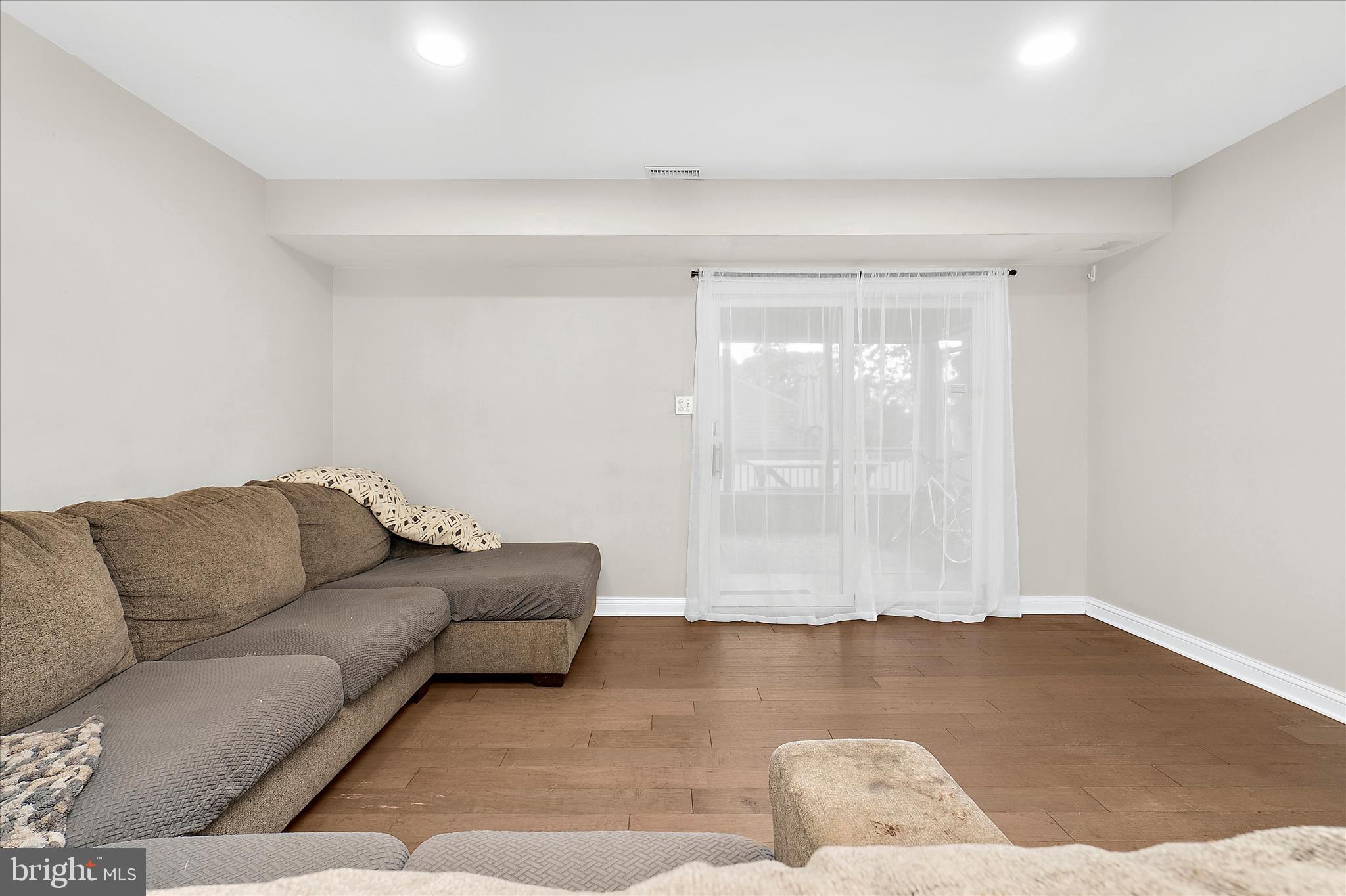 LINTHICUM OAKS - Residential