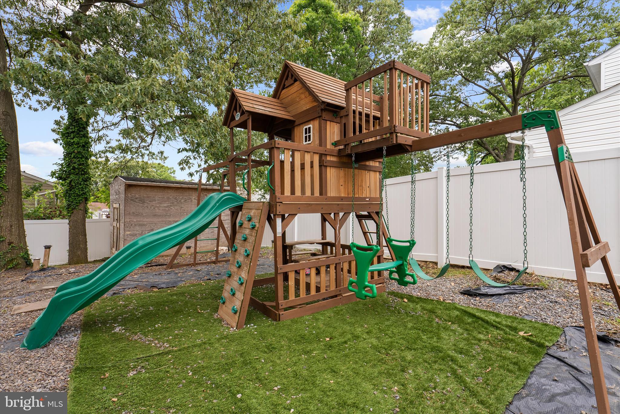 LINTHICUM OAKS - Residential