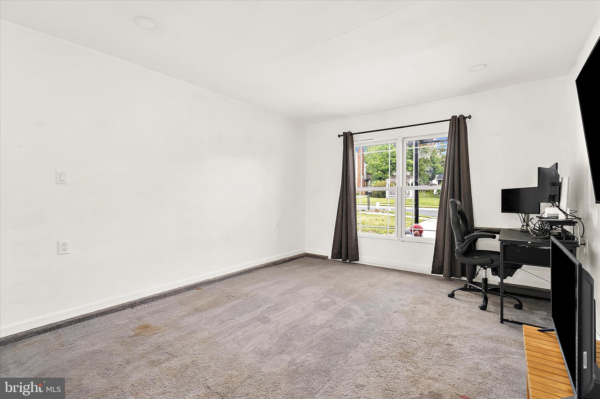 LINTHICUM OAKS - Residential