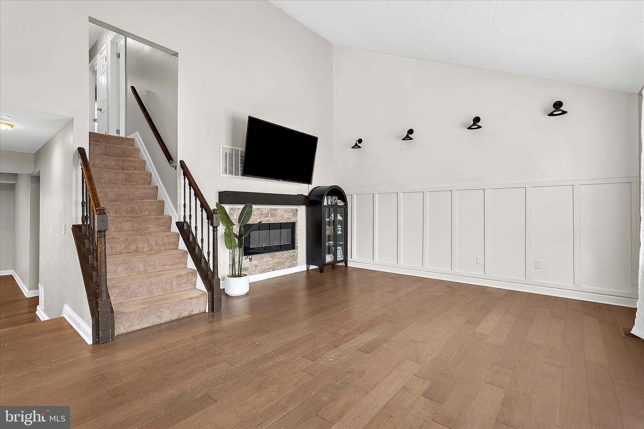 LINTHICUM OAKS - Residential