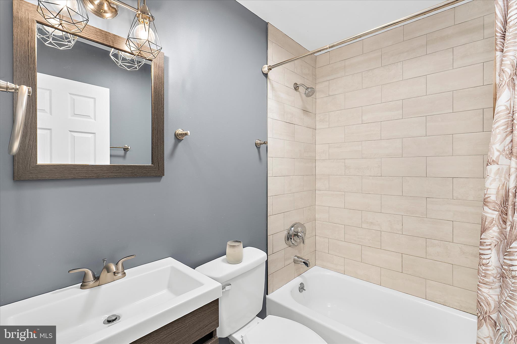 LINTHICUM OAKS - Residential