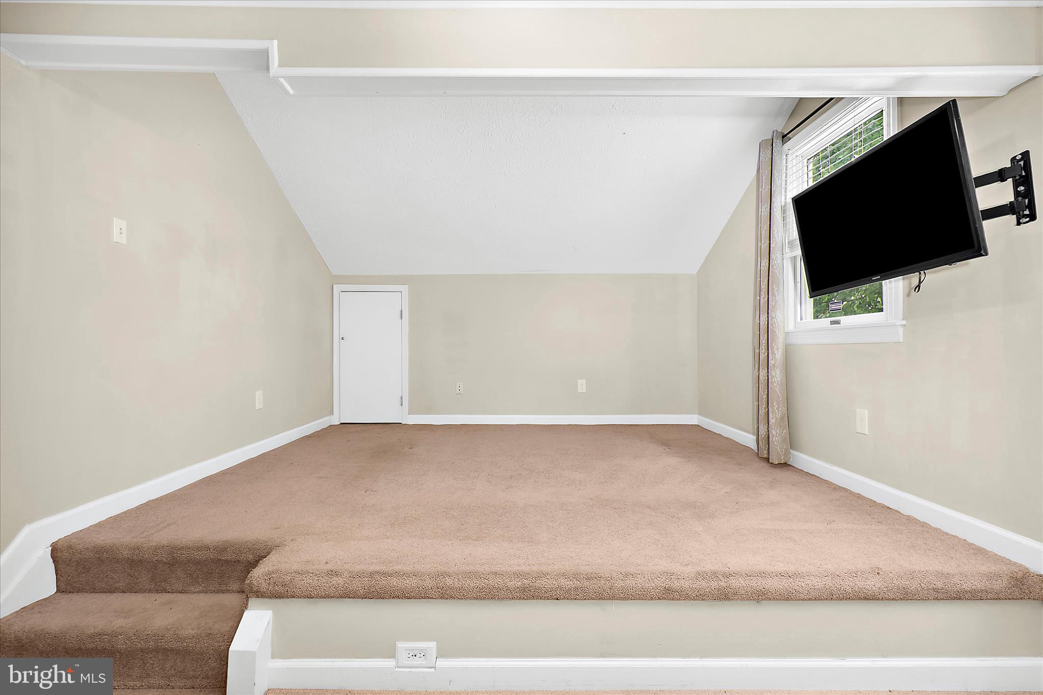 LINTHICUM OAKS - Residential
