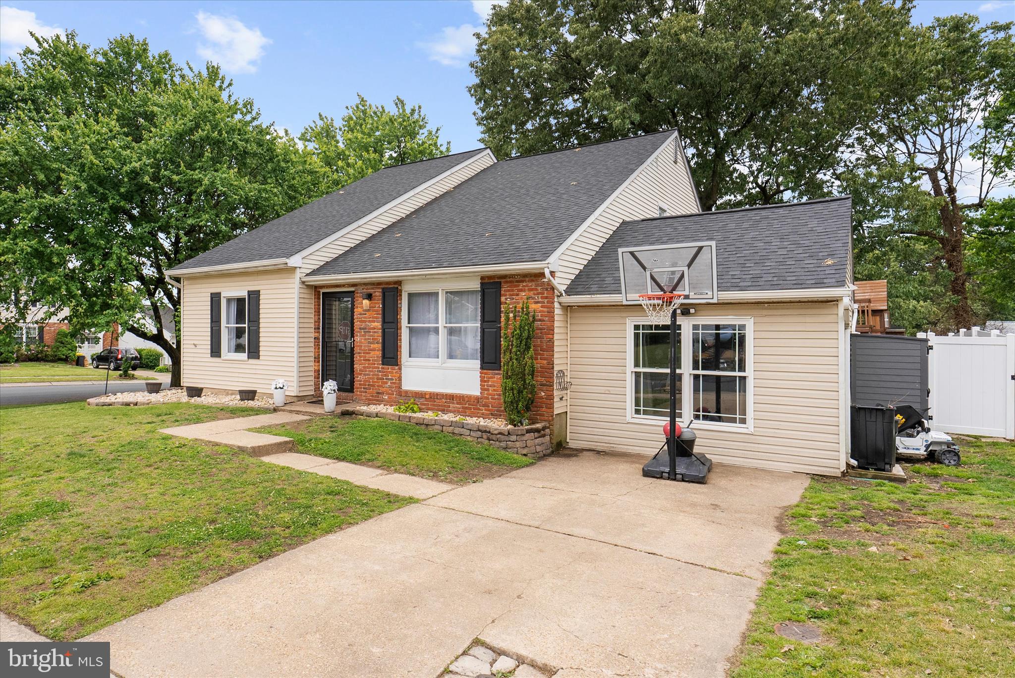 LINTHICUM OAKS - Residential