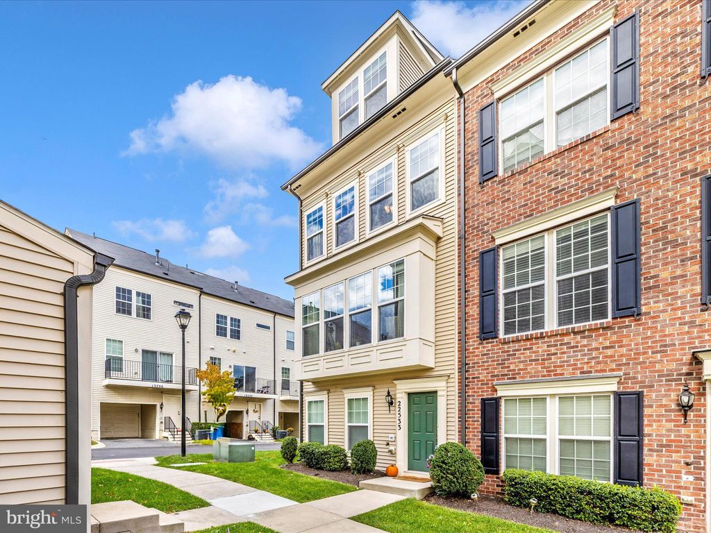 Photo of 22533 Phillips Street #1501, CLARKSBURG, MD 20871 (MLS # MDMC2204766)