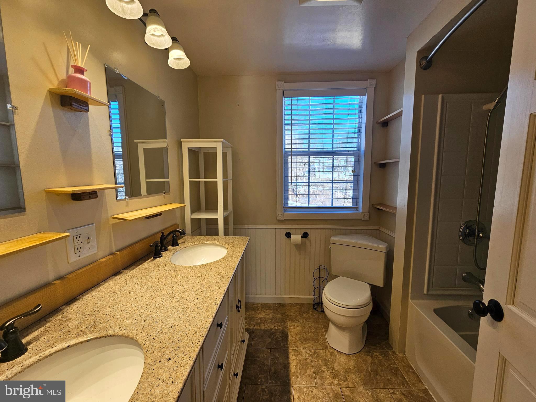 WEST SIDE - Residential