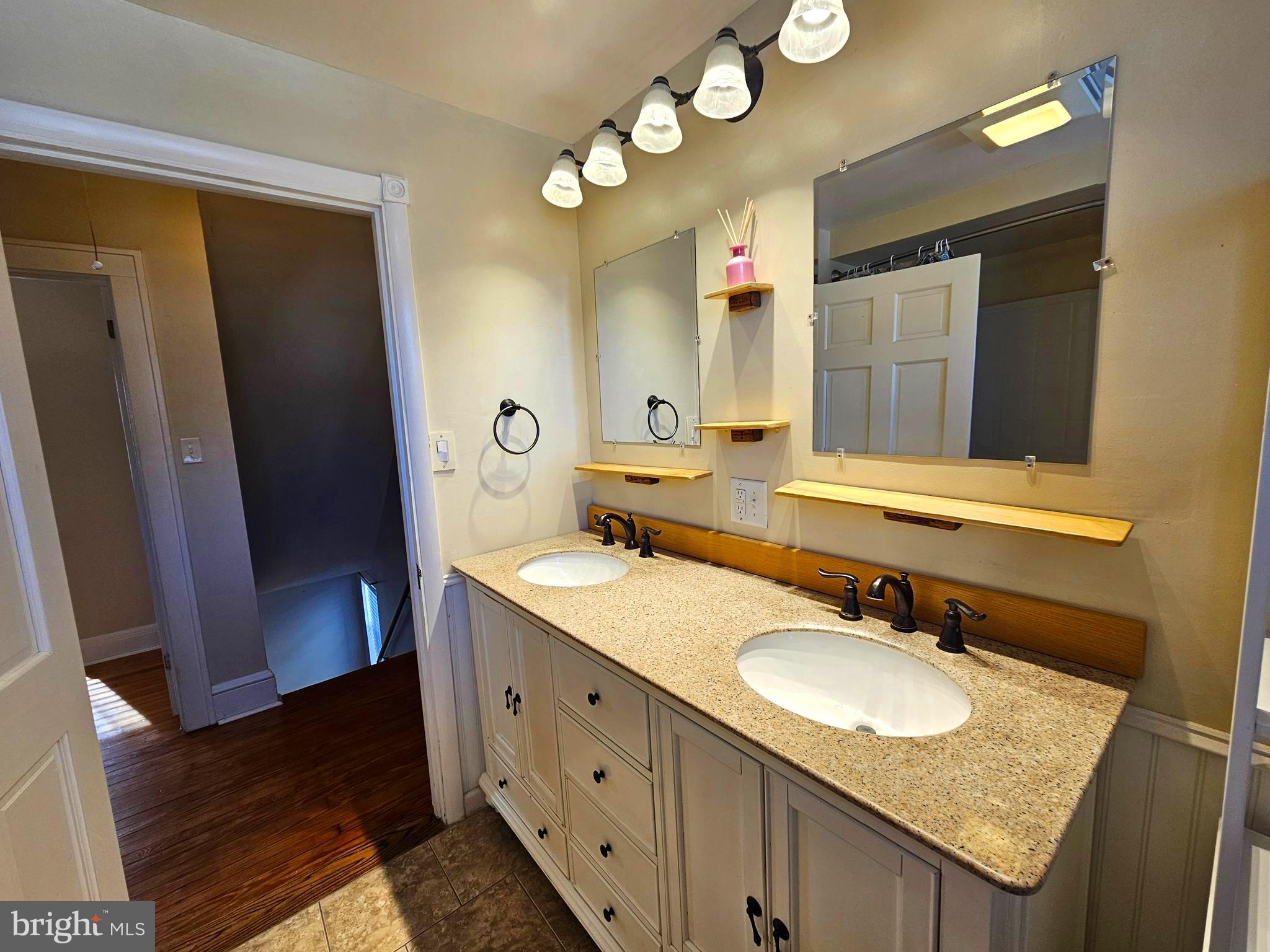 WEST SIDE - Residential