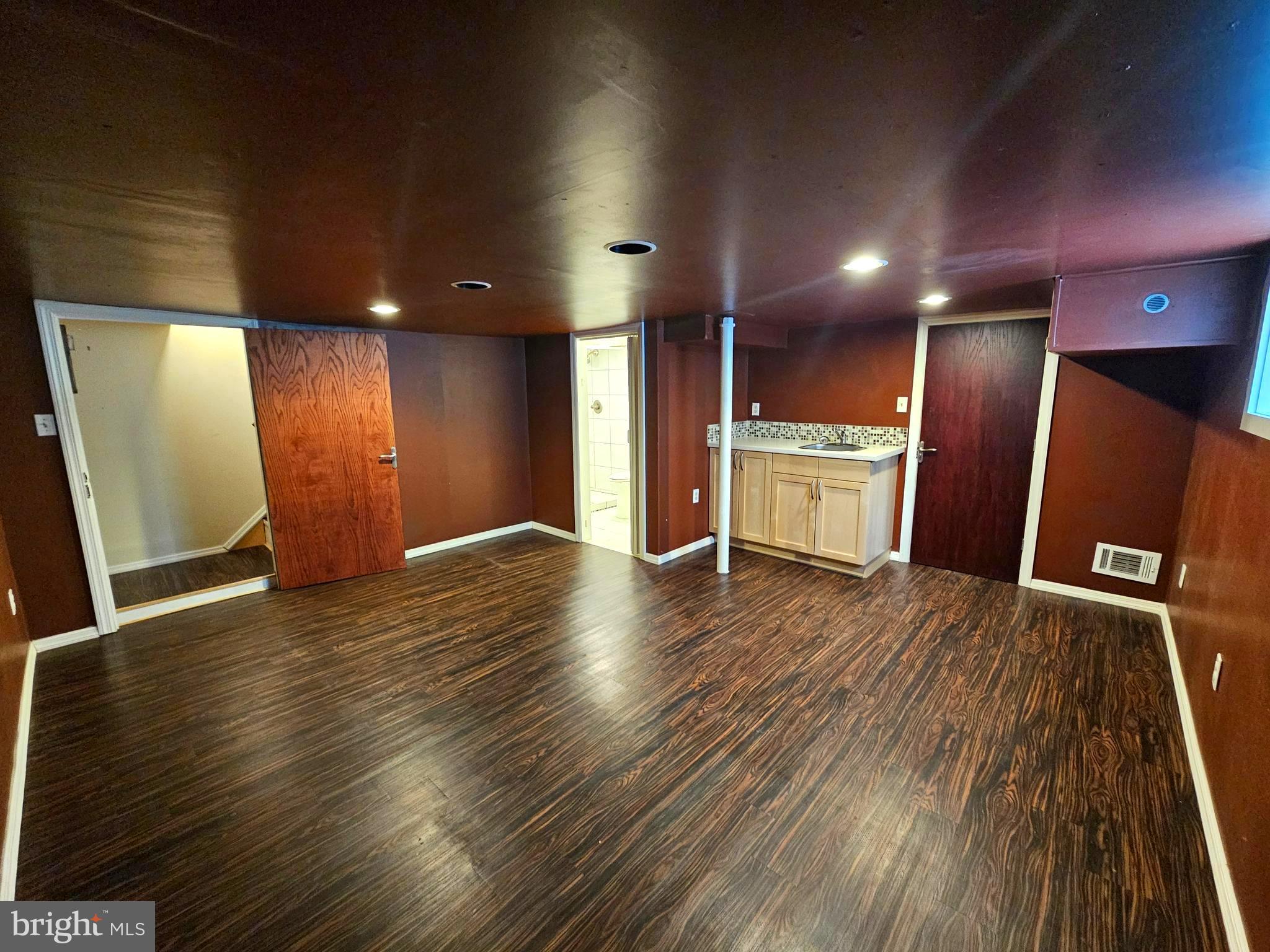 WEST SIDE - Residential