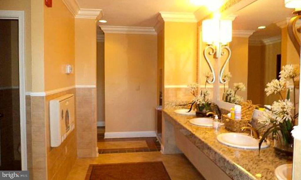 CENTRAL PARKE COLONIAL CHARLES - Residential