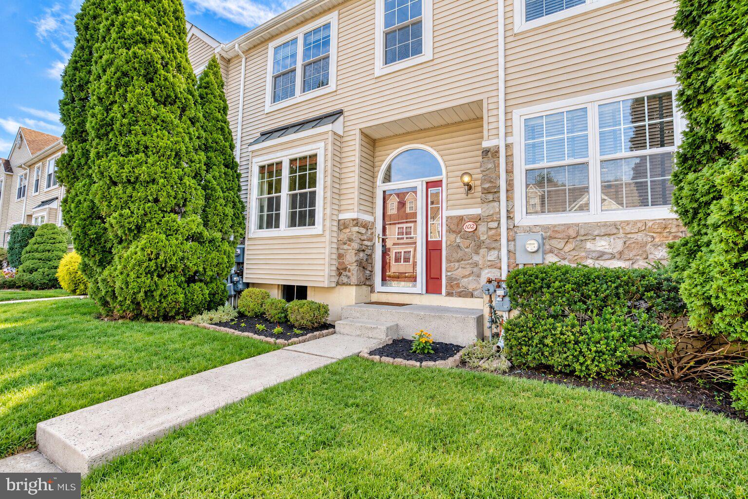 102 POPLAR COURT