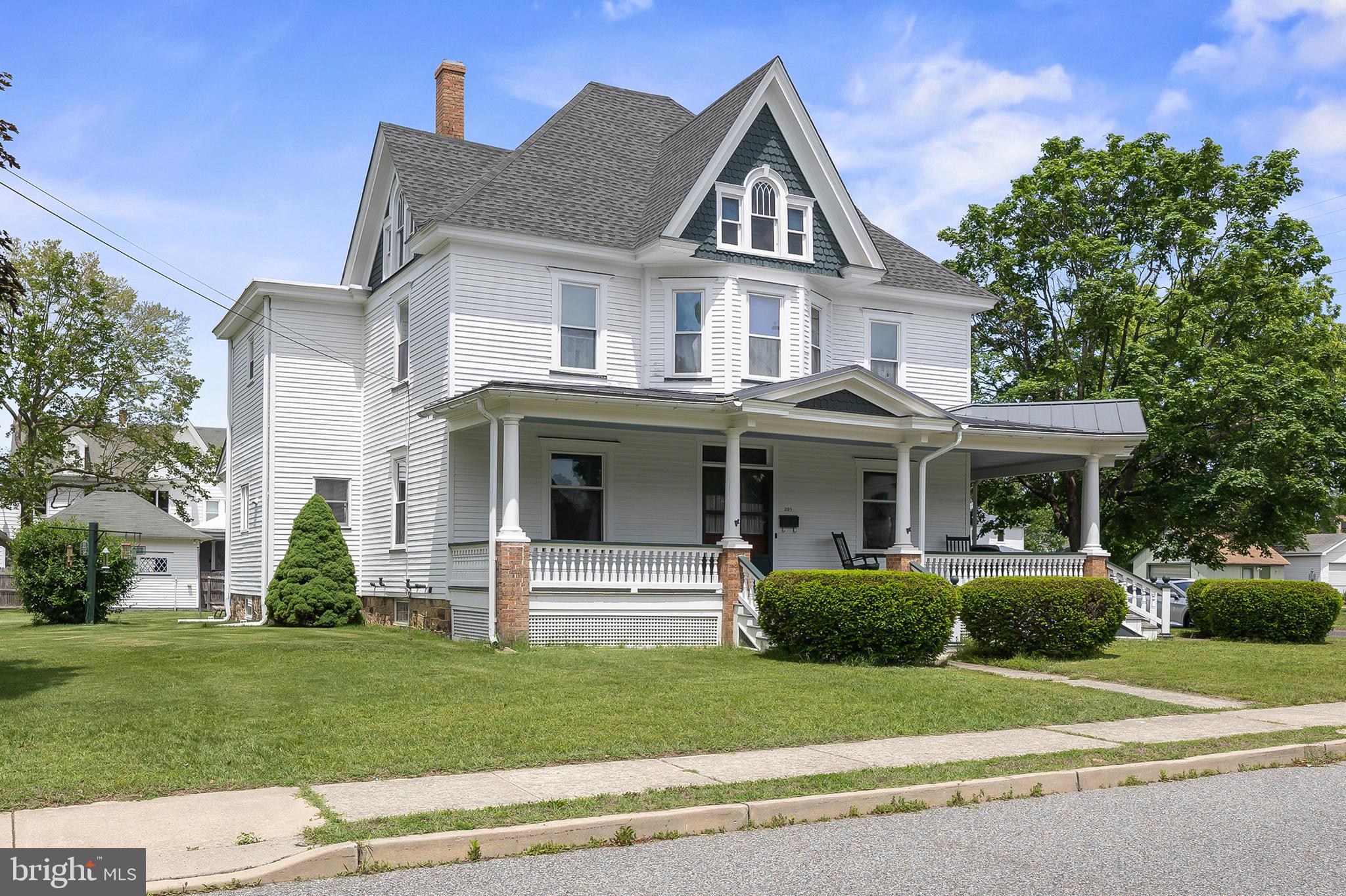 205 W HIGH STREET