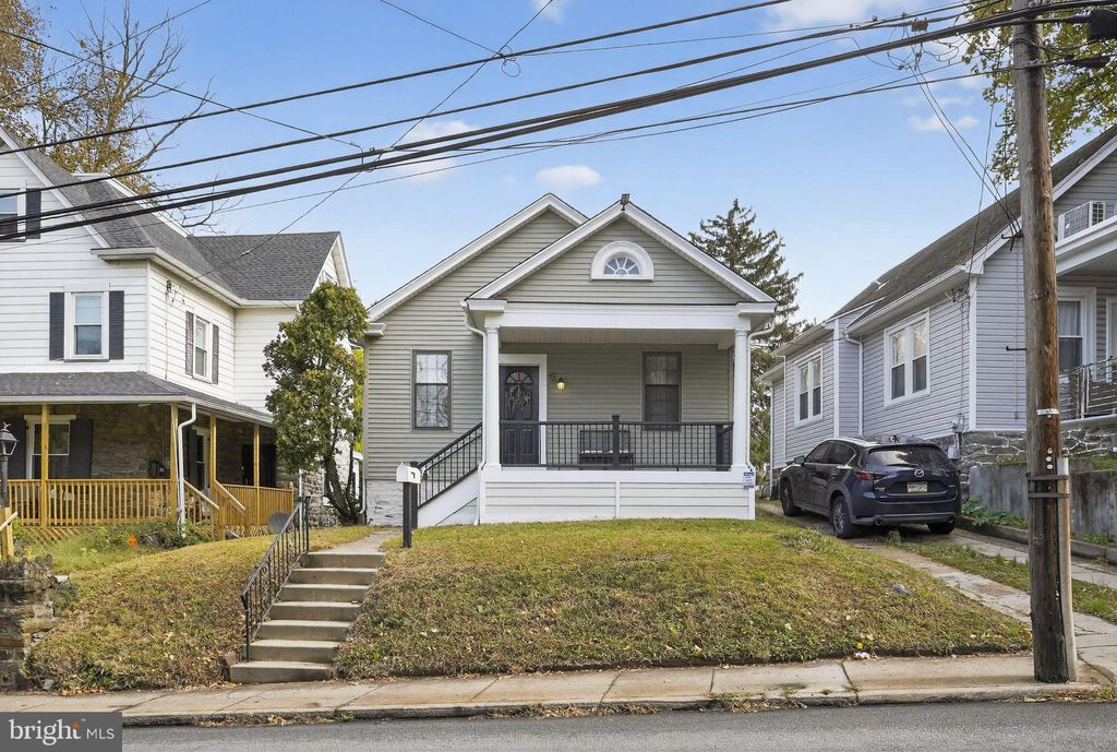 Photo of 129 Old Soldiers Road, CHELTENHAM, PA 19012 (MLS # PAMC2158992)