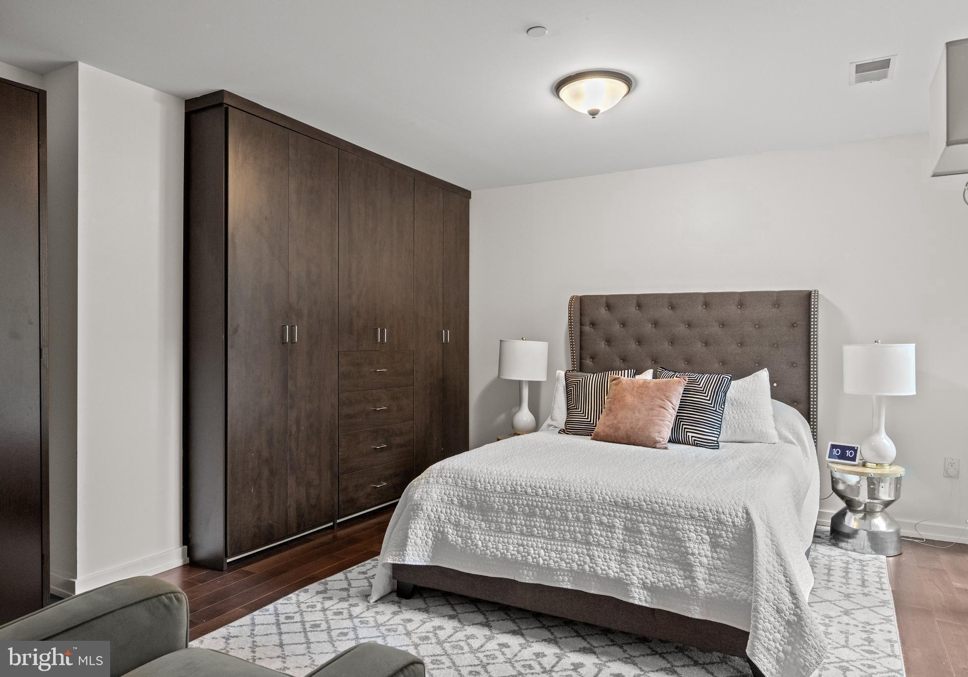 OLD CITY - Residential