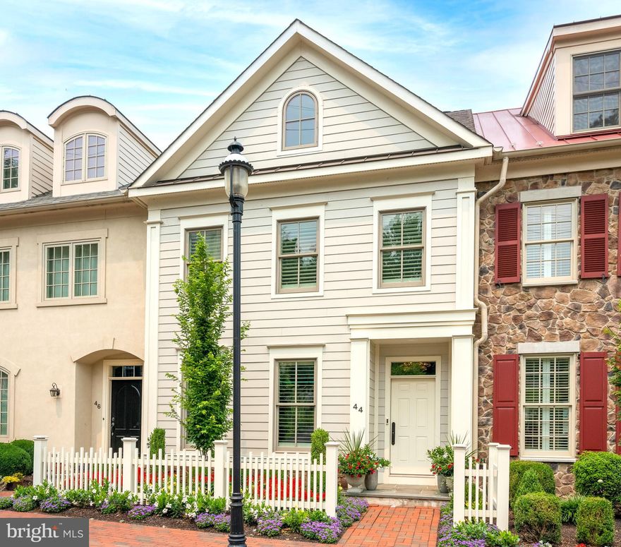 Amazing opportunity to live IN TOWN in the famed New Hope borough!!