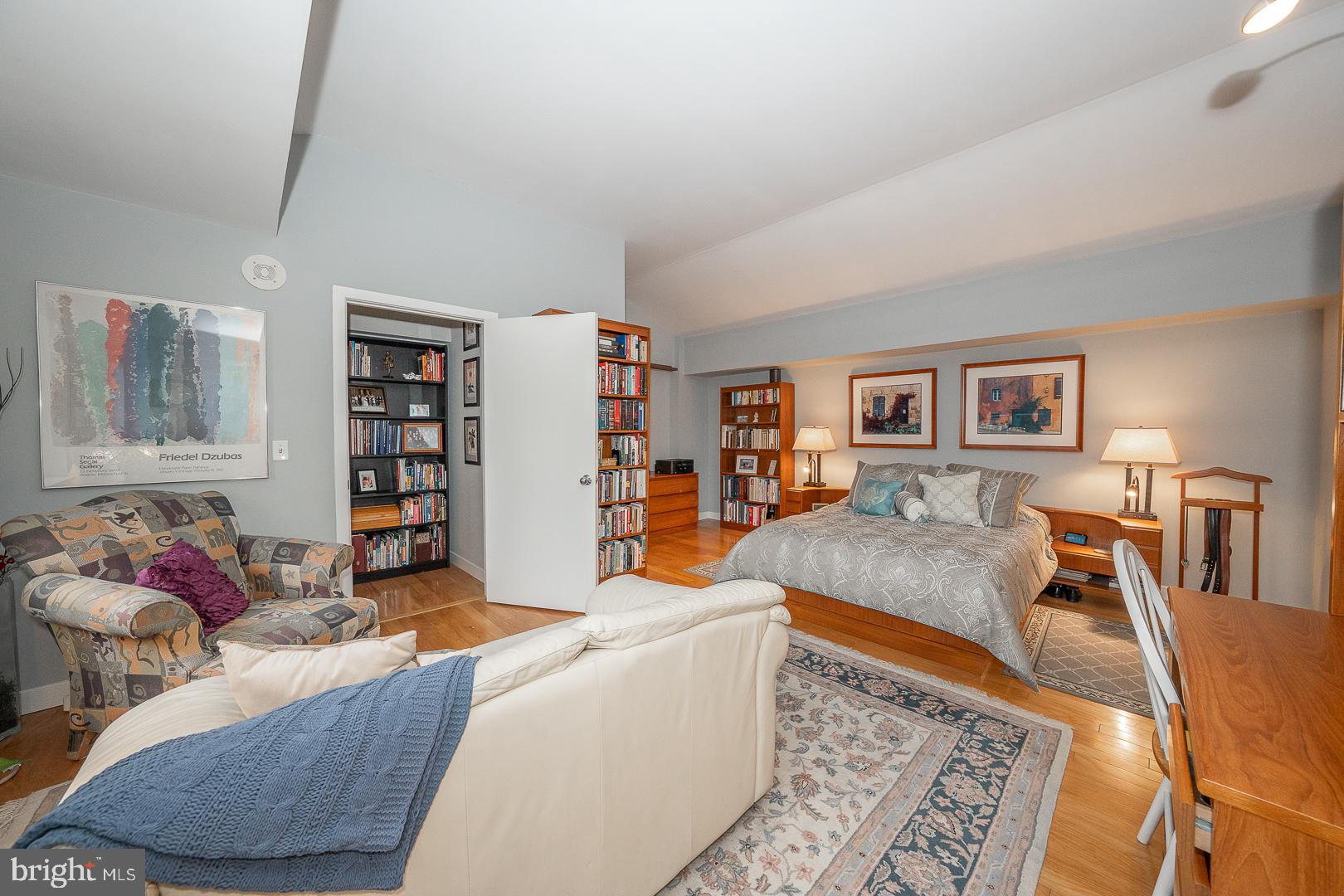 ART MUSEUM AREA - Residential