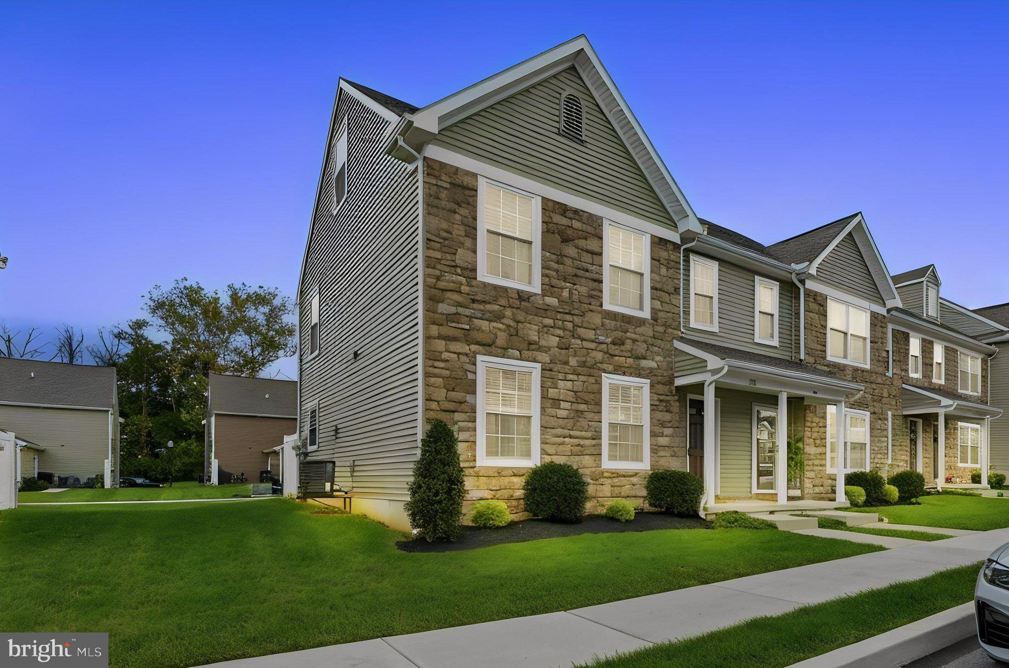 738 FARMWOOD LANE