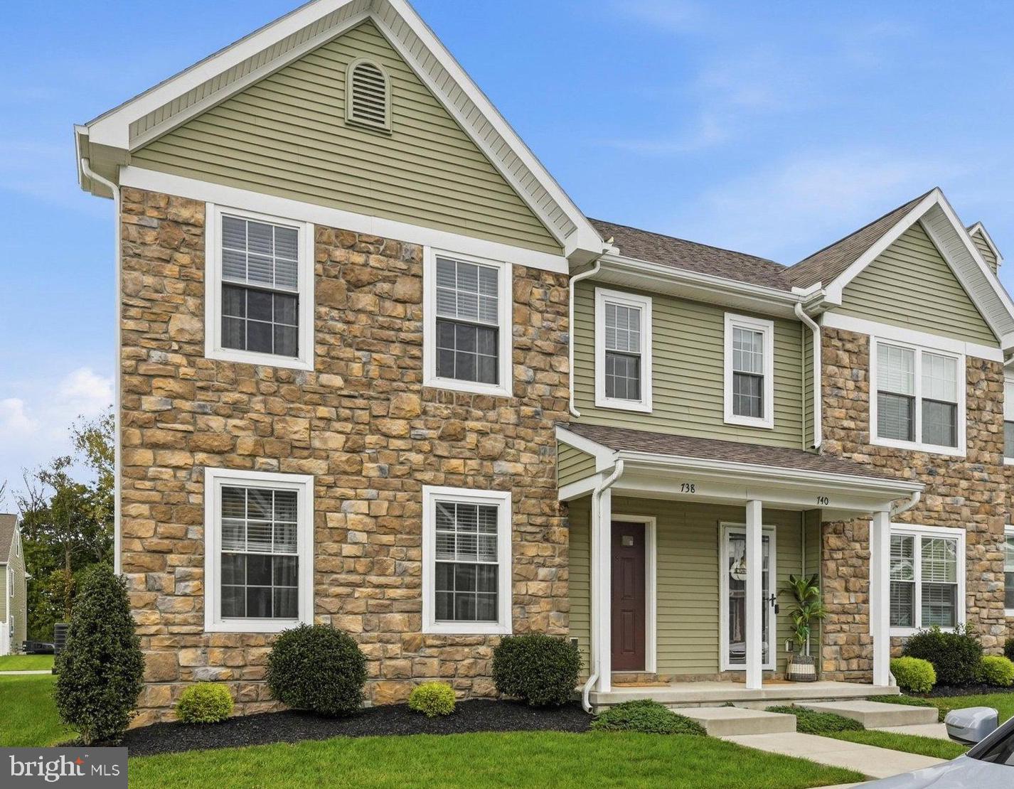 738 FARMWOOD LANE