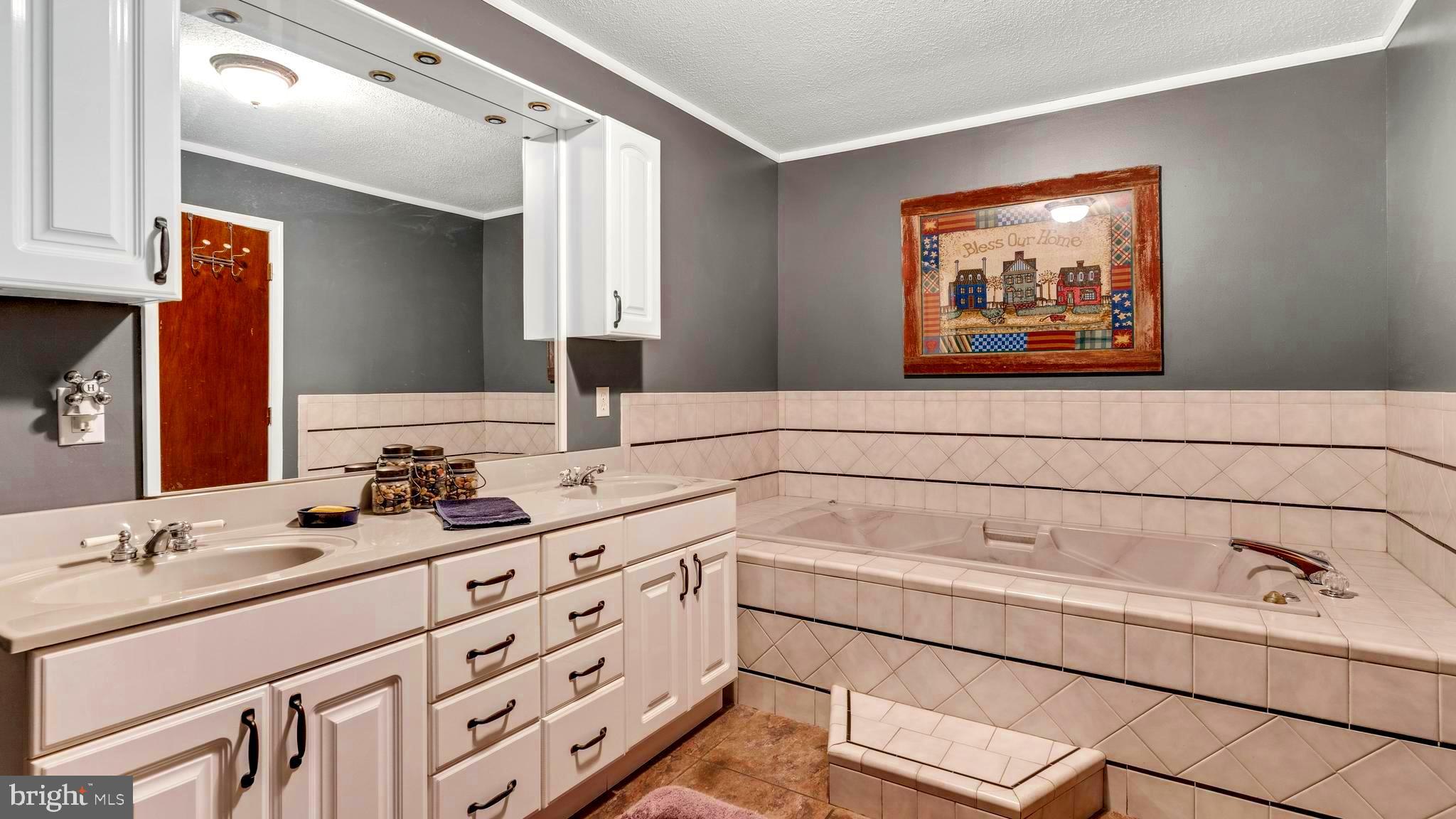 LAUREL RIDGE - Residential