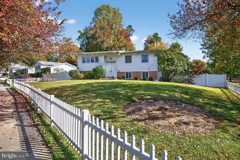 Photo of 11901 Hunters Lane, ROCKVILLE, MD 20852 (MLS # MDMC2205338) Photo of 11901 Hunters Lane, ROCKVILLE, MD 20852 (MLS # MDMC2205338)
