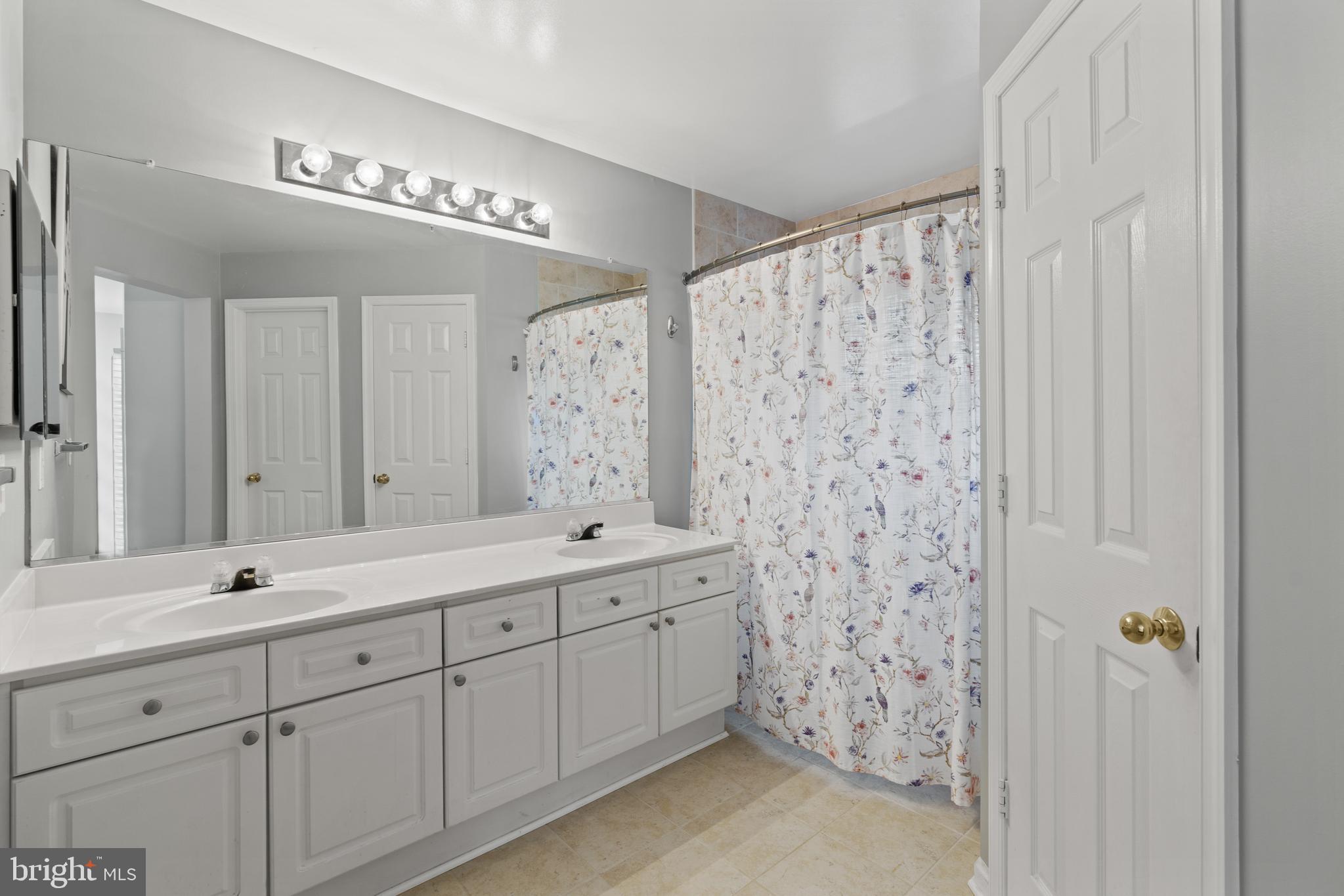 CHELSEA COURTS - Residential