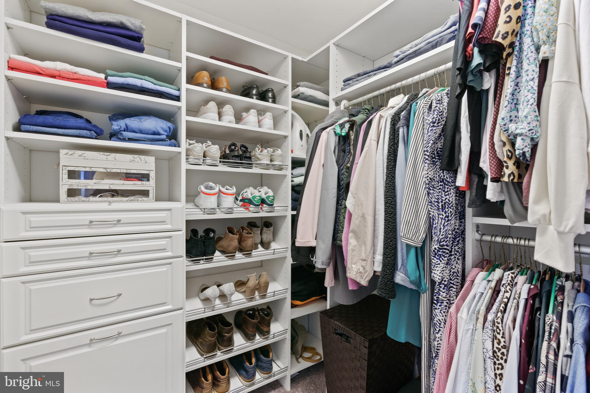 CHELSEA COURTS - Residential