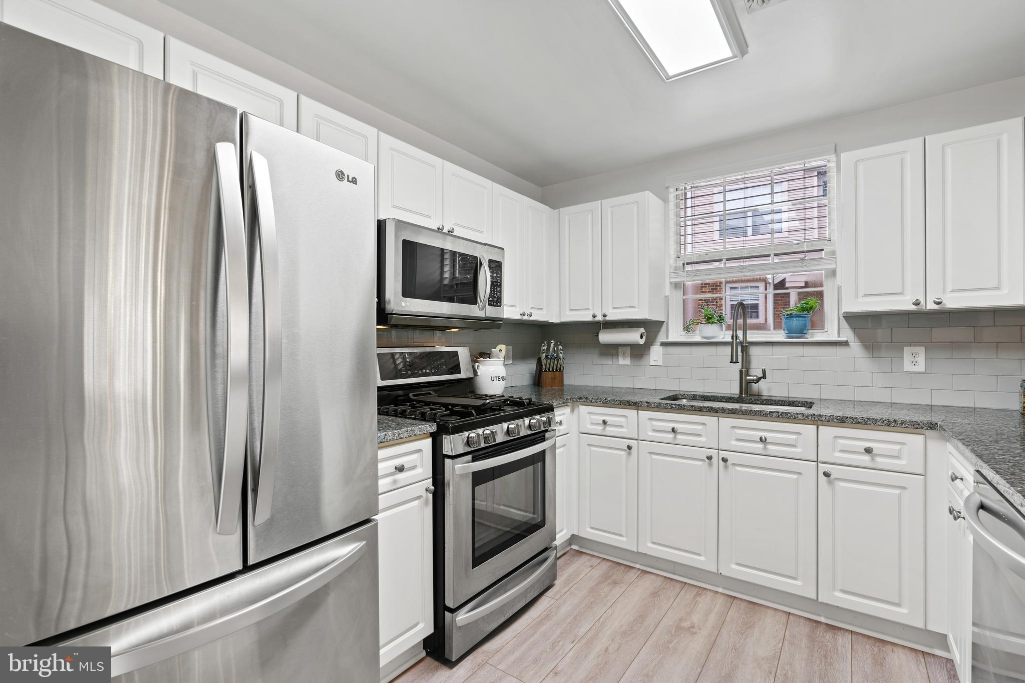 CHELSEA COURTS - Residential