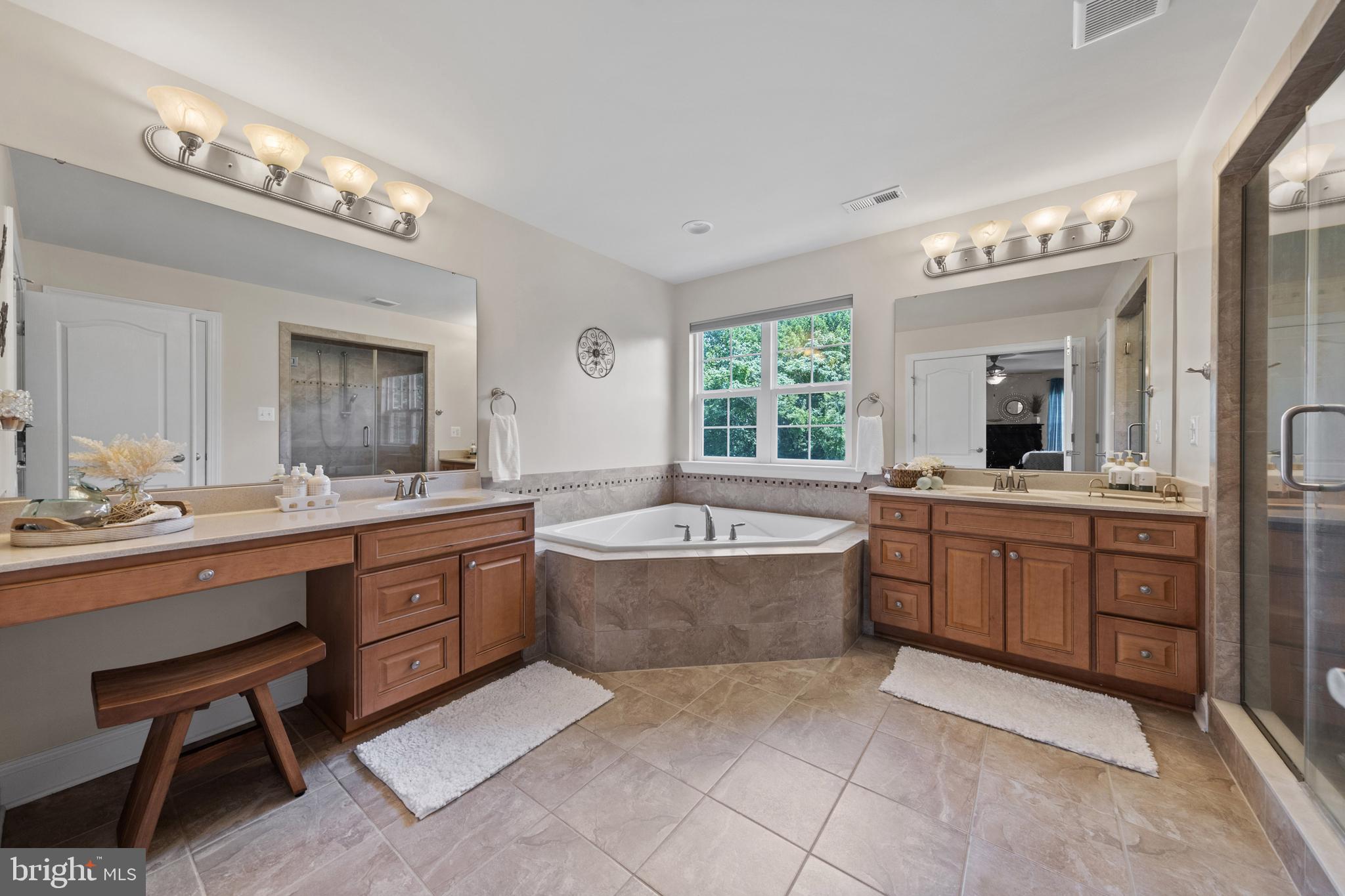 SIMMONS RIDGE - Residential