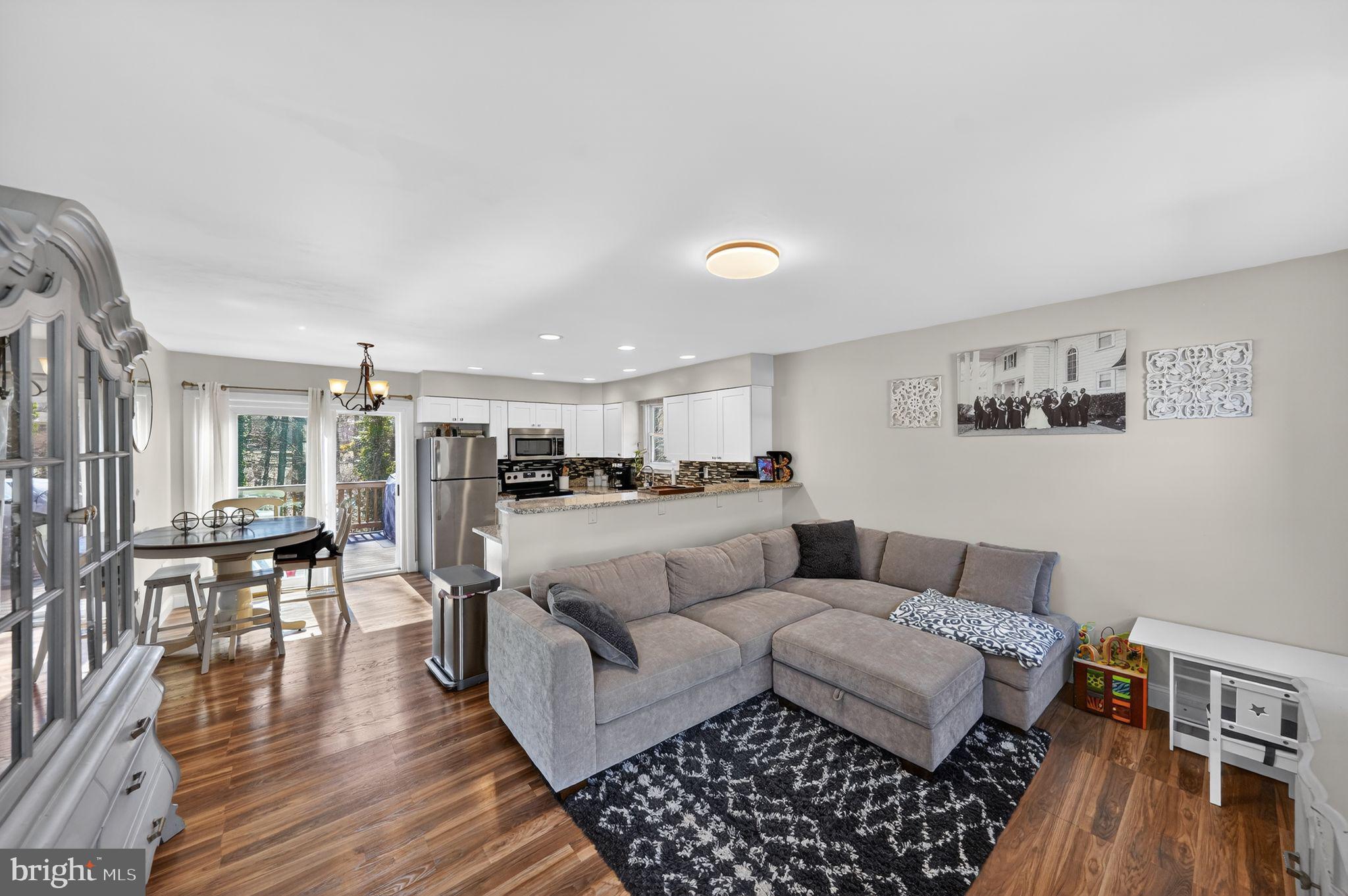 DANIA HILLS - Residential