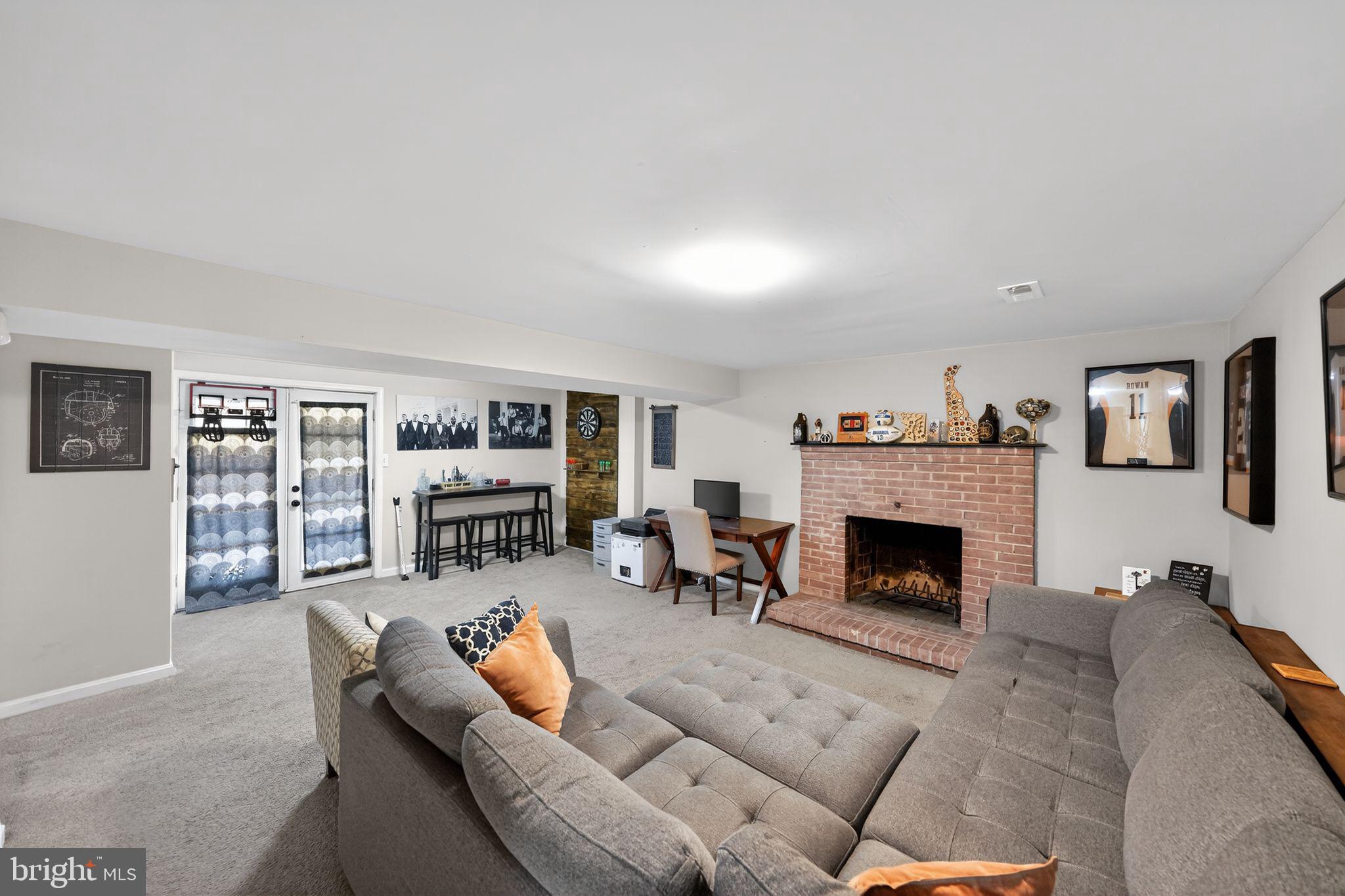 DANIA HILLS - Residential