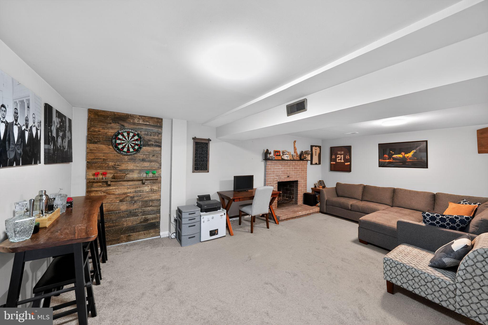 DANIA HILLS - Residential