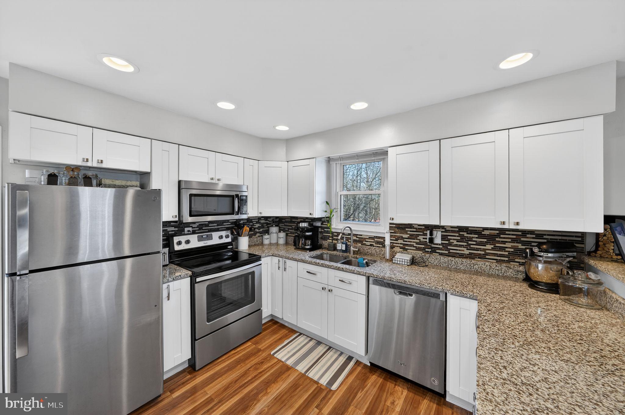 DANIA HILLS - Residential