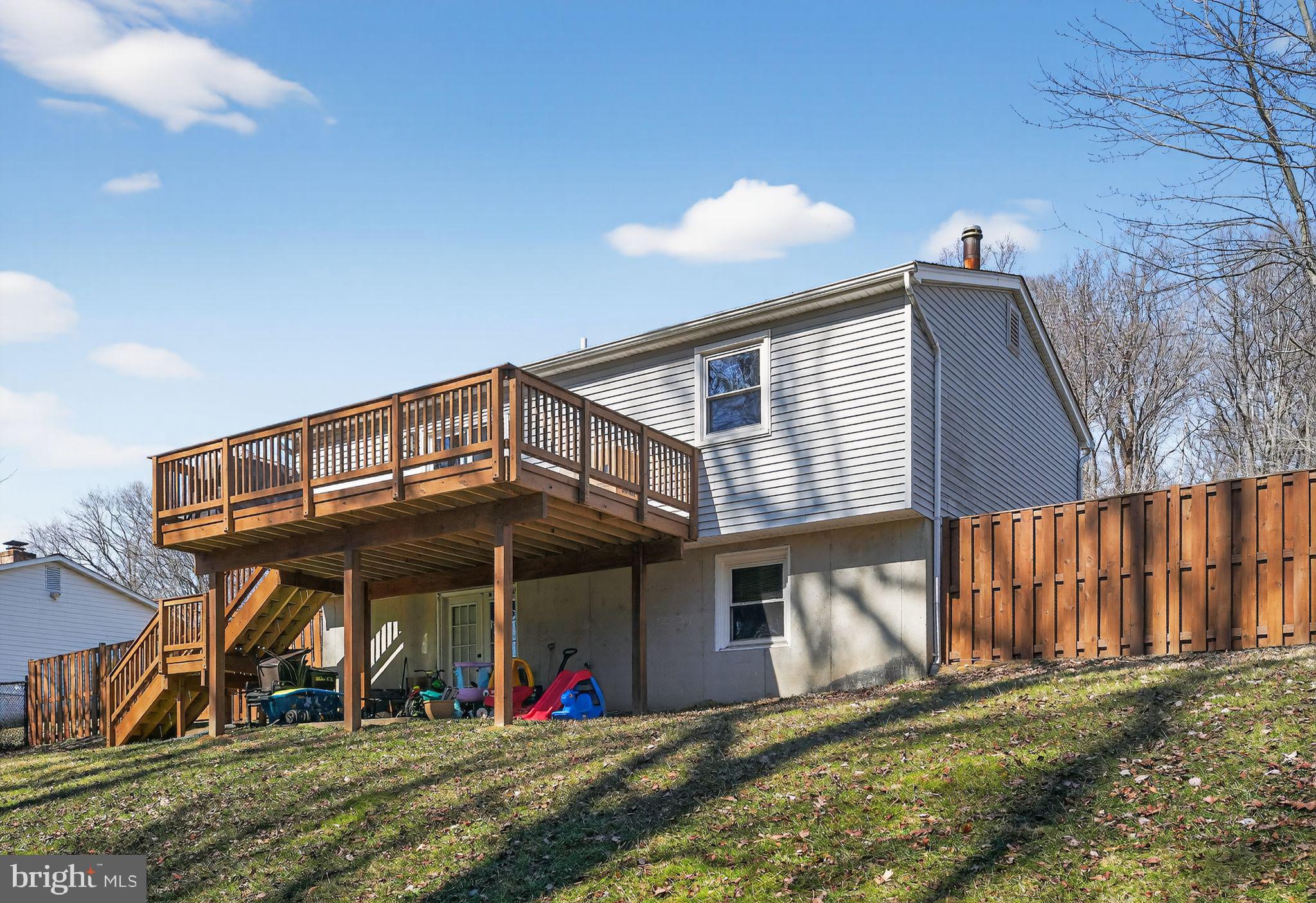 DANIA HILLS - Residential