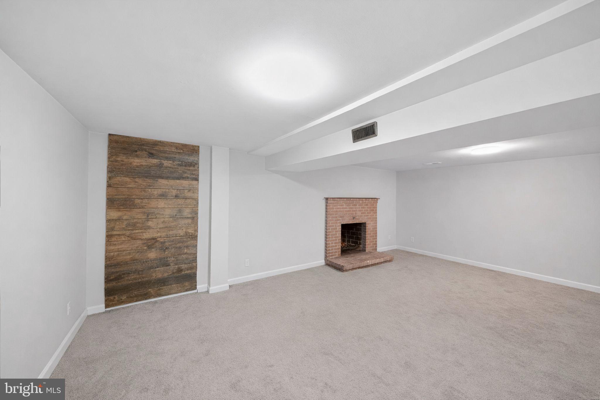 DANIA HILLS - Residential