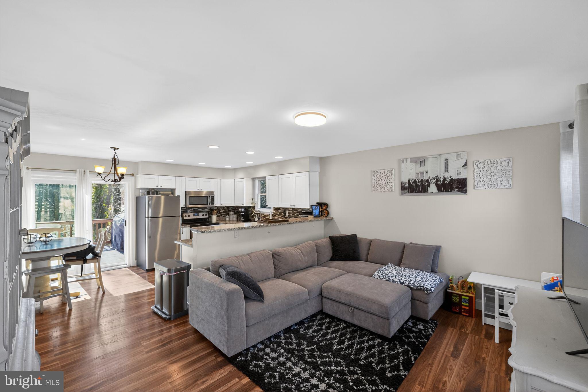 DANIA HILLS - Residential