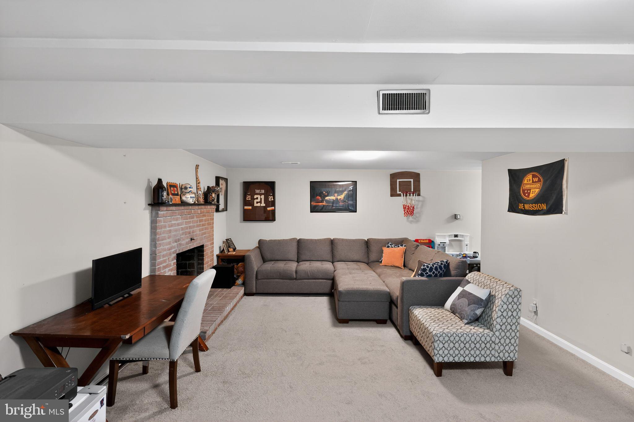 DANIA HILLS - Residential