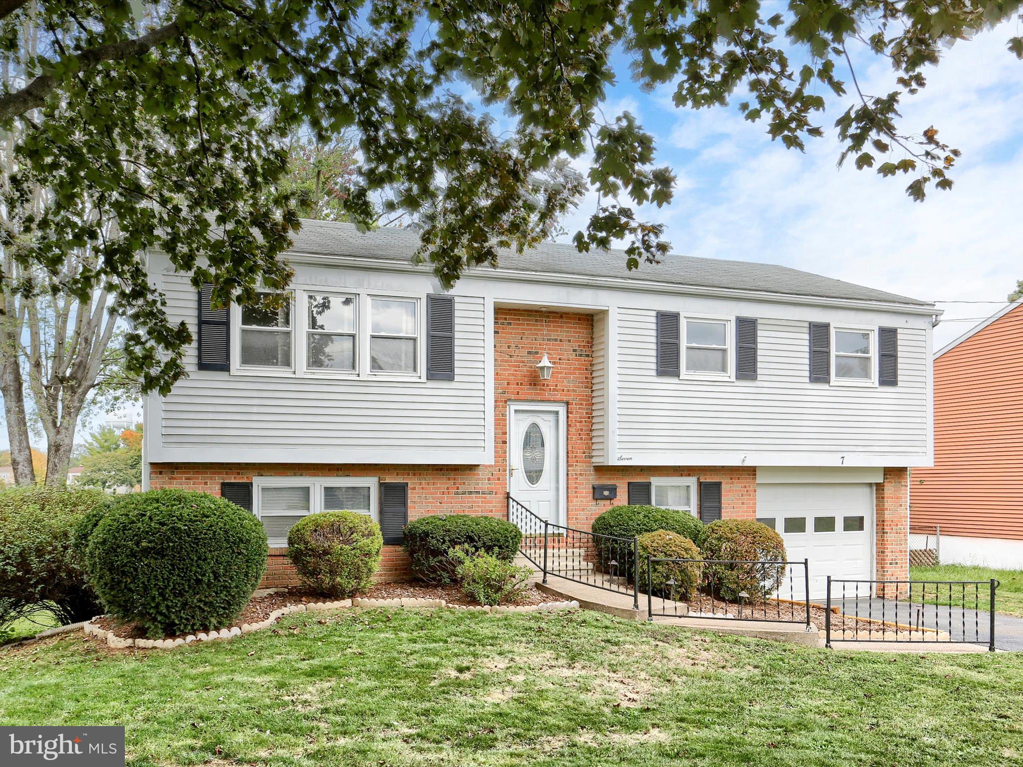 7 E WOODLAND DRIVE