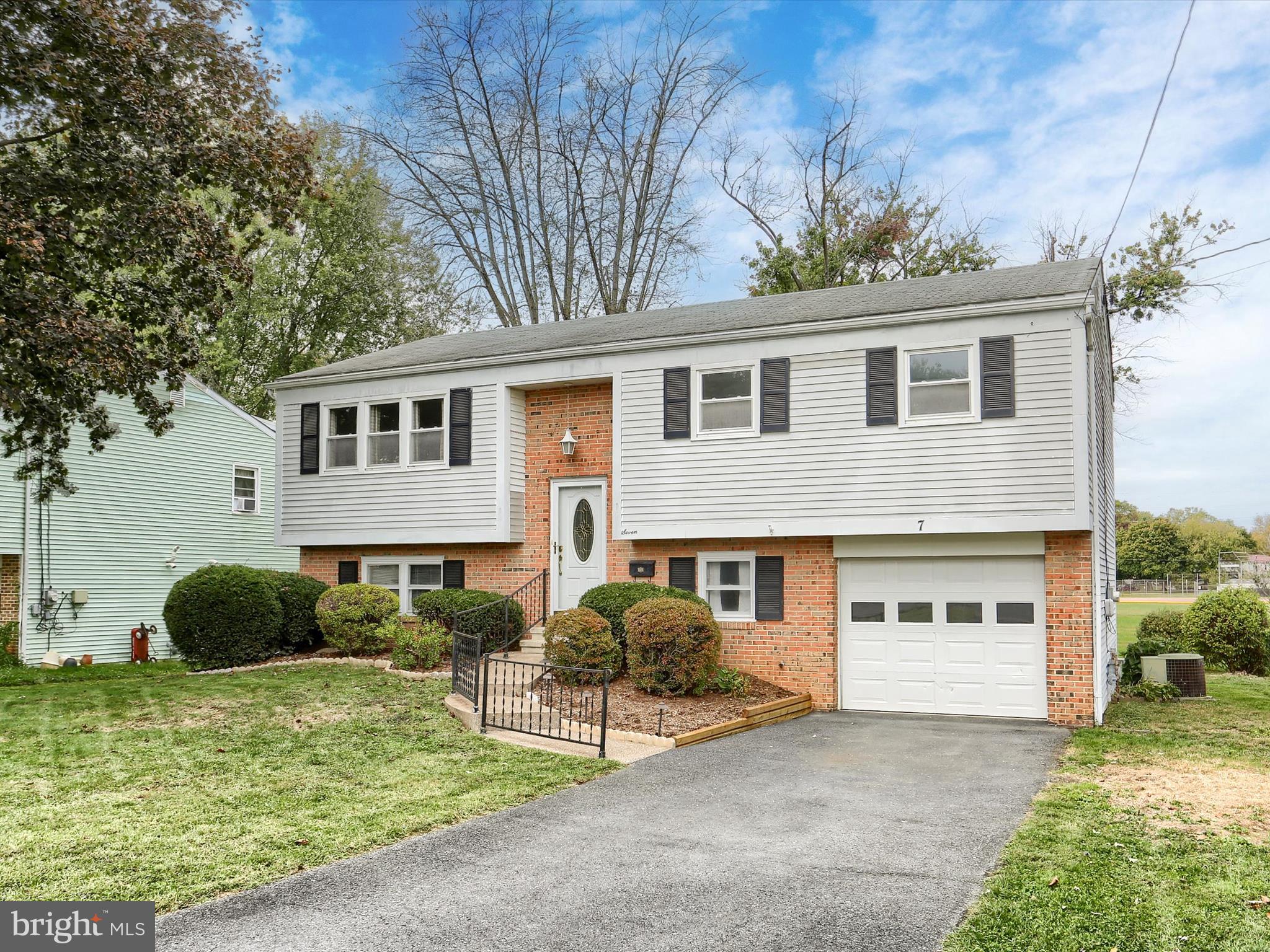 7 E WOODLAND DRIVE