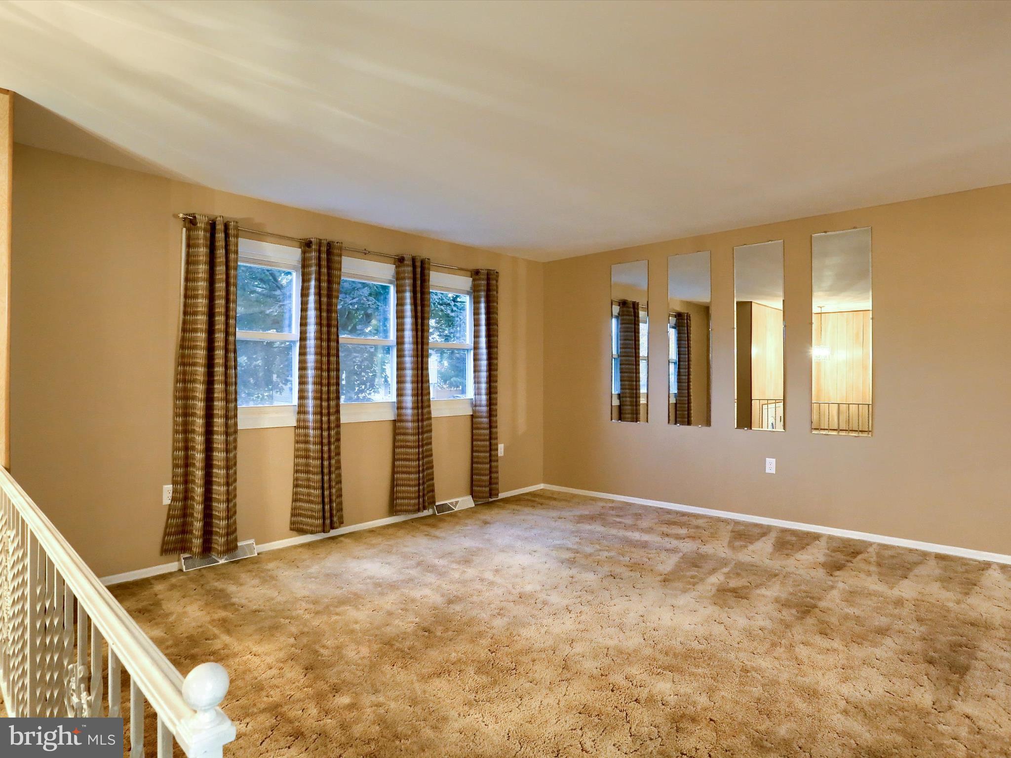 7 E WOODLAND DRIVE