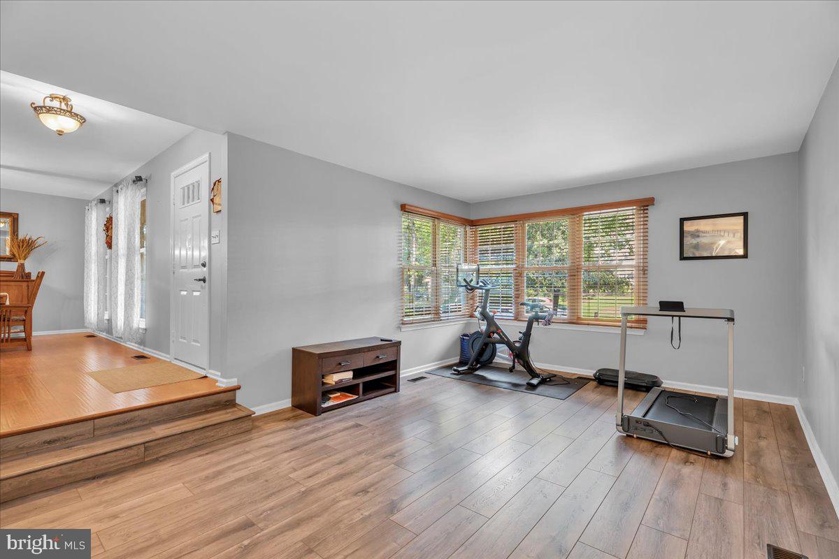 8 SHERWOOD LANE