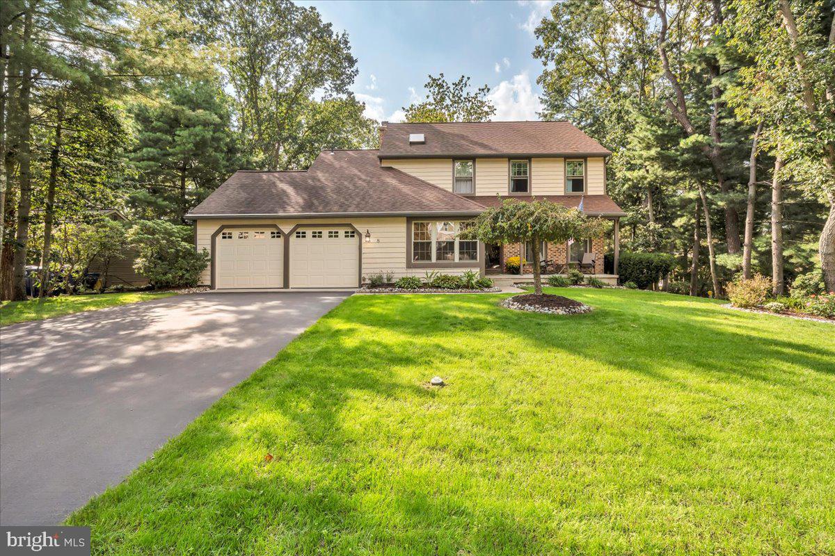 8 SHERWOOD LANE