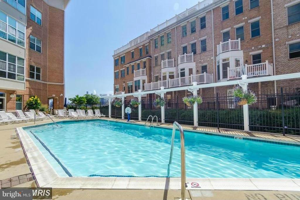 PIERSIDE AT HARBORVIEW - Residential