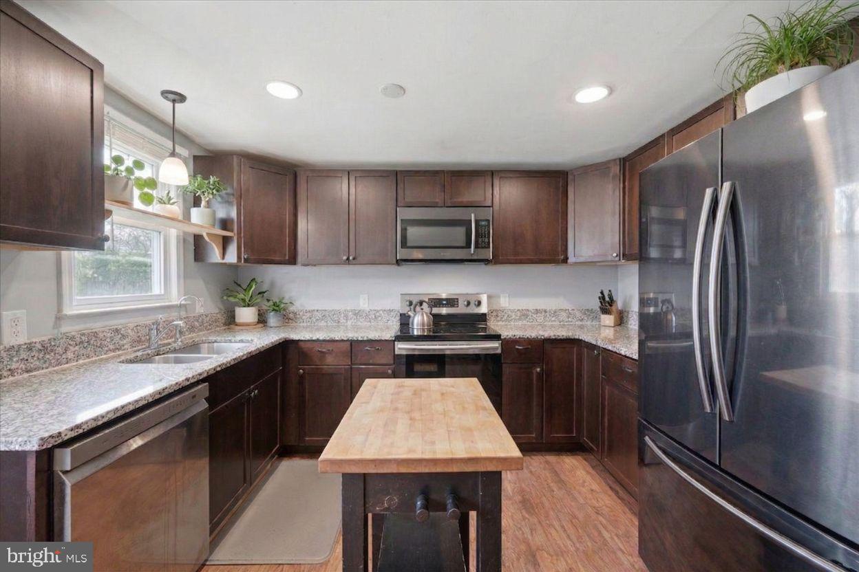 RIDGE POINT ESTATES - Residential