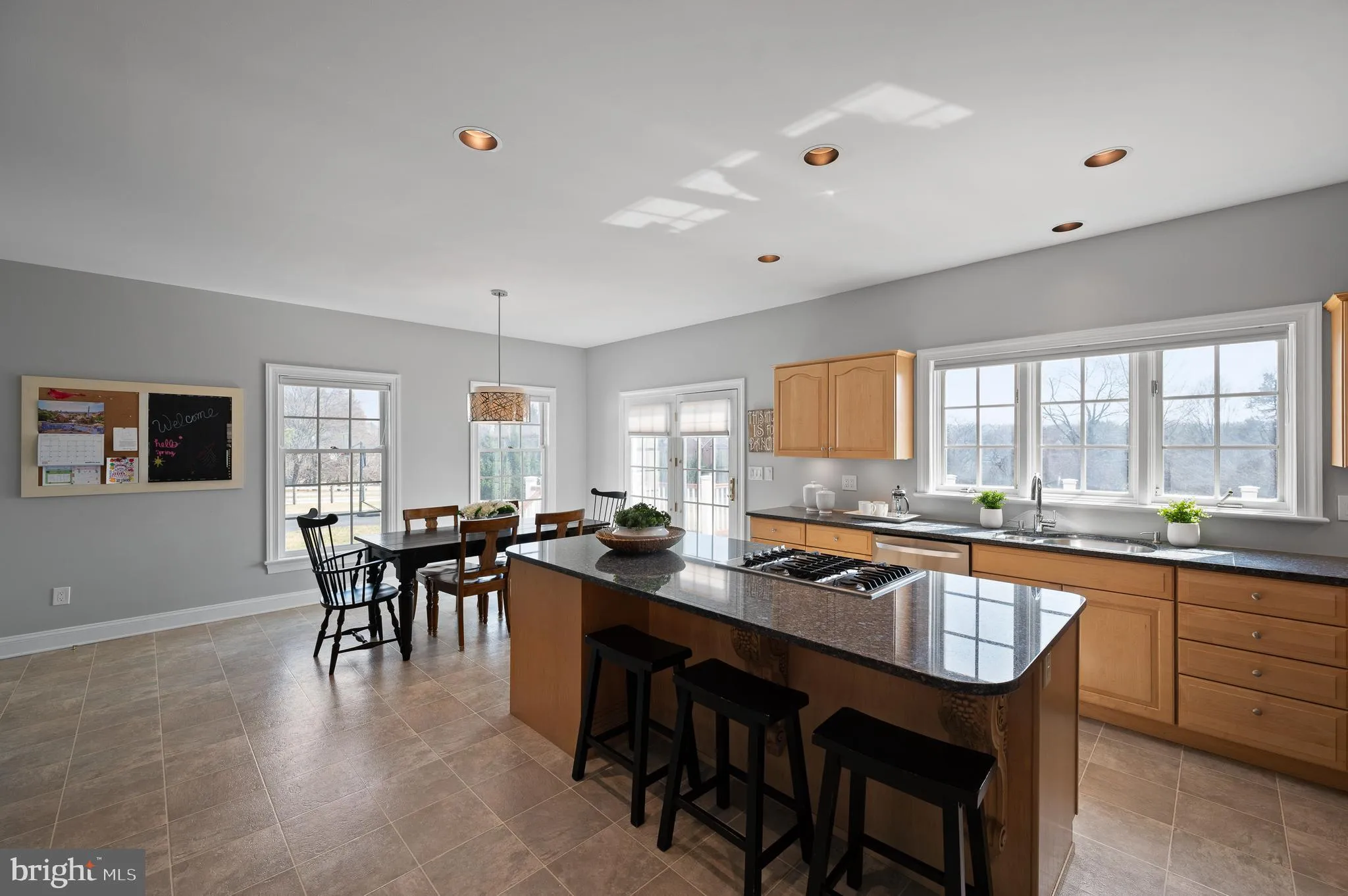 Malvern, Pennsylvania 19355, United States, 4 Bedrooms Bedrooms, ,5 BathroomsBathrooms,Residential,Contingent,86274