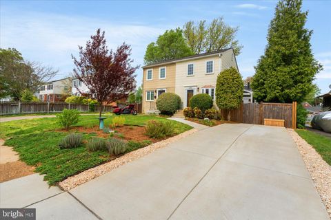 Photo of 2206 Rollins Drive, ALEXANDRIA, VA 22307 (MLS # VAFX2304636)