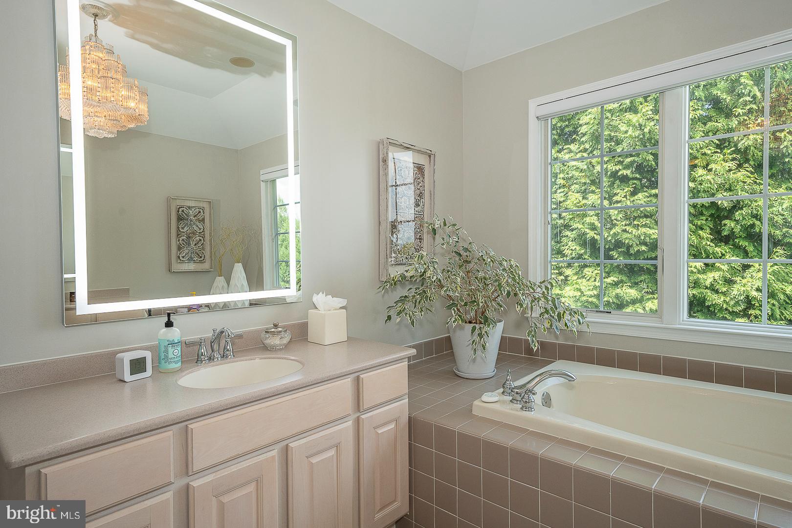 MERION HILL - Residential