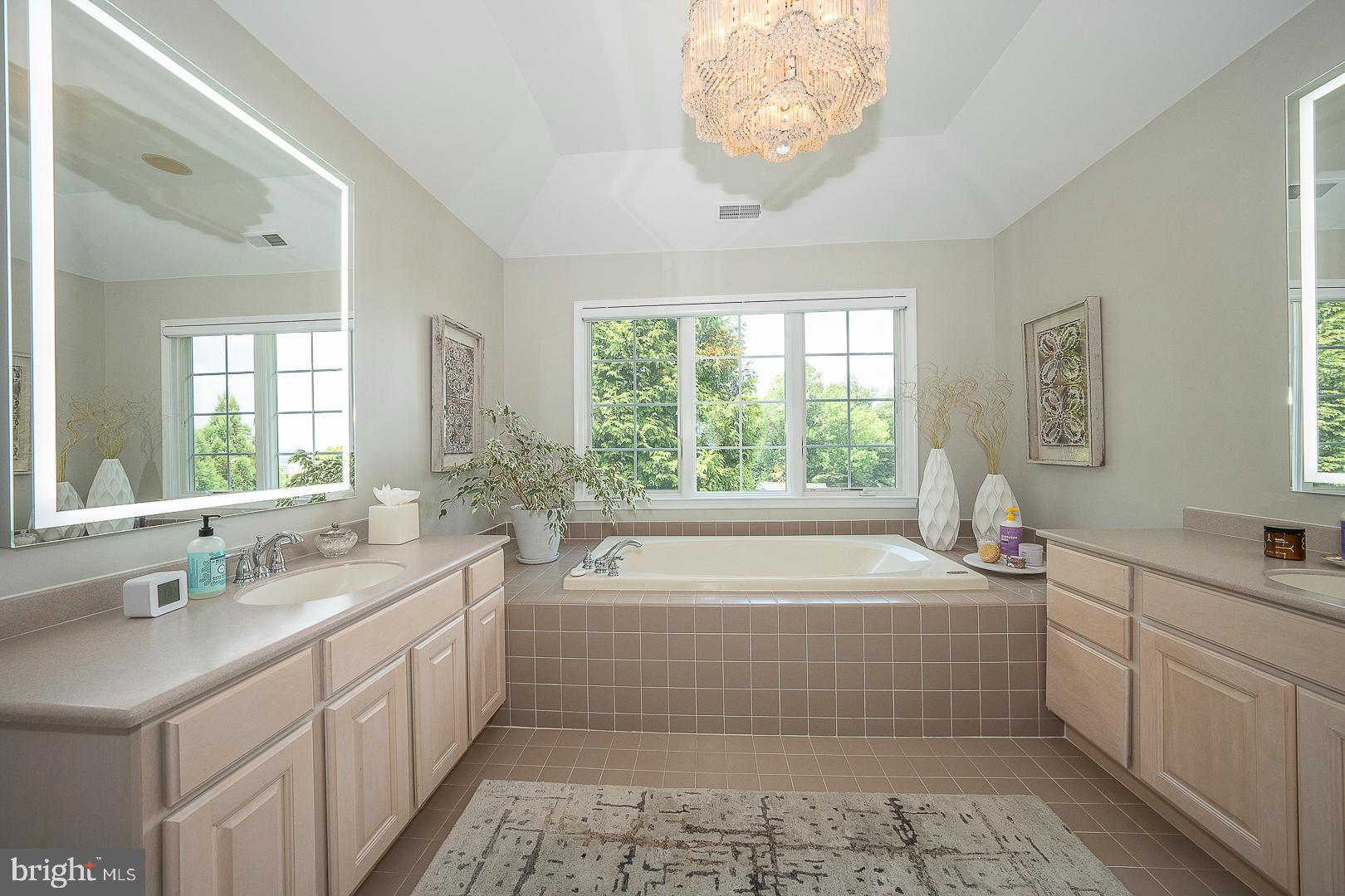 MERION HILL - Residential