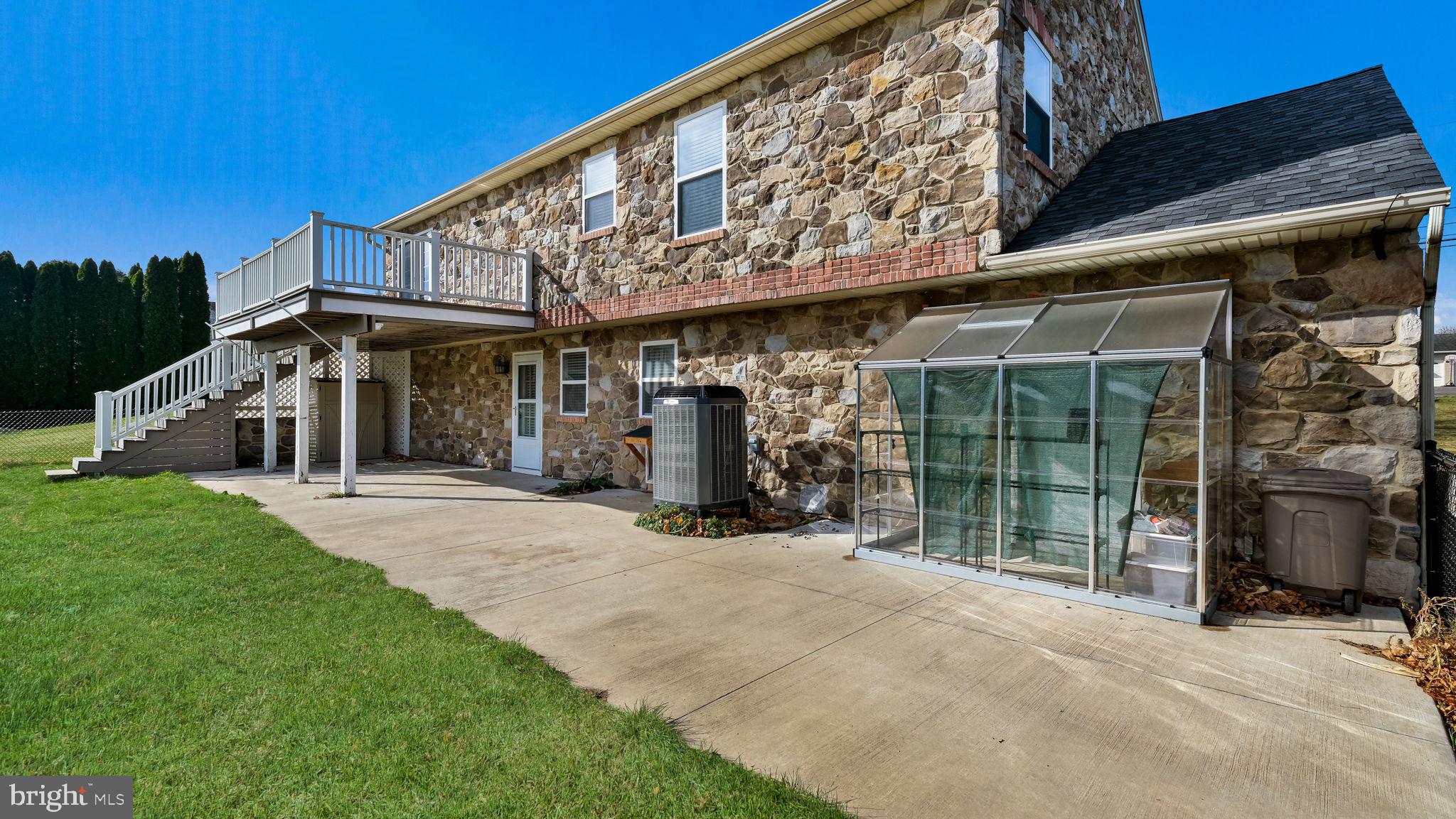 FOGELSVILLE - Residential