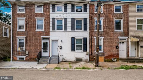 Townhouse For Sale - 4 3rd Street<br/> BROOKHAVEN, PA 19015